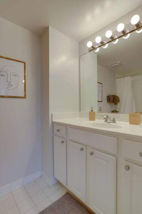 Fantastic 2 Bedroom Condo At Ballston With Gym アーリントン エクステリア 写真